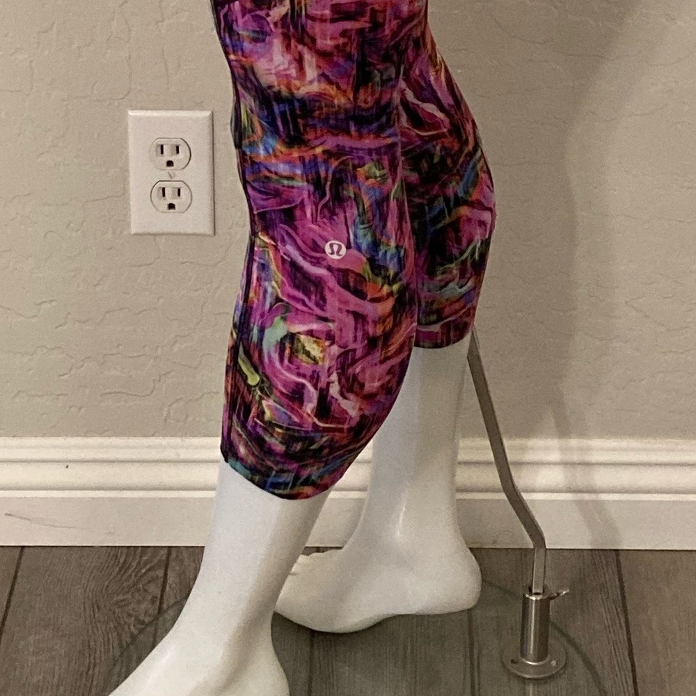 Lululemon Fast and Free High-Rise Crop 23"
5 Pocket Hyper Flow Pink Multi SZ6 - Picture 11 of 13